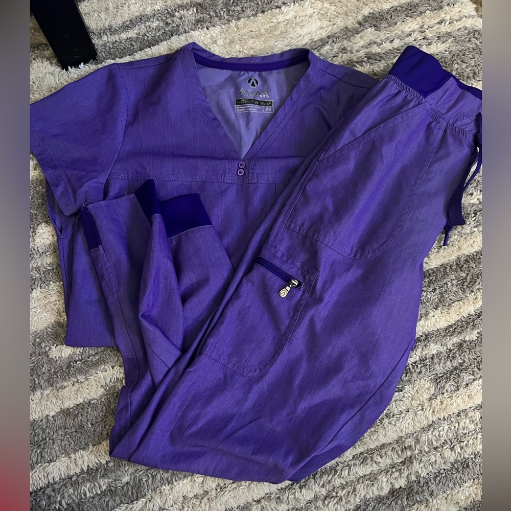 ADAR Heather Grape Scrub Set